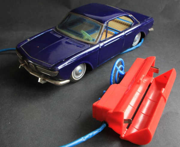 Bandai BMW 2000 CS Coupe 1967 Tinmodel with Batterydrive (8926)